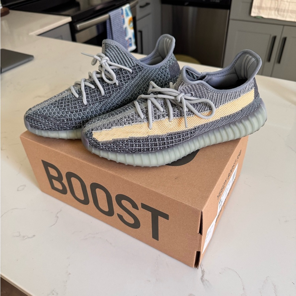 adidas Yeezy Boost 350 V2
